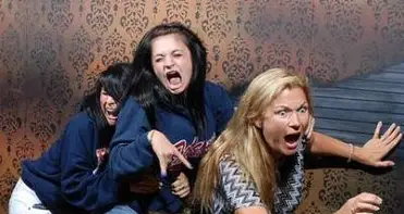 50 Hilariously Ridiculous Haunted House Reactions