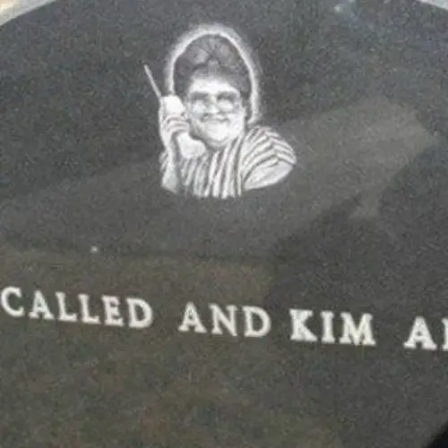 33 Hilarious Tombstones That (Almost) Make It Okay To Laugh At The Dead