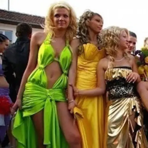 27 Bulgarian Prom Pictures That Prove Fashion And Eastern Europe Don't Mix