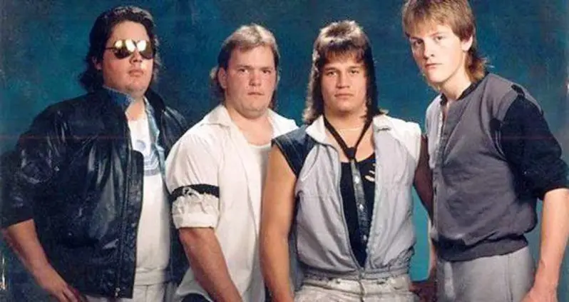 33 Painfully Awkward Band Photos That Can’t Be Unseen