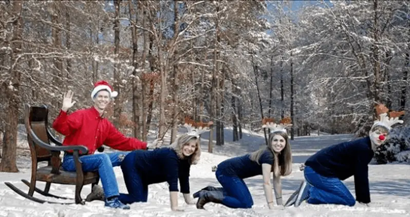 57 Awkward Christmas Photos That Will Make You Hope The Eggnog Was Spiked
