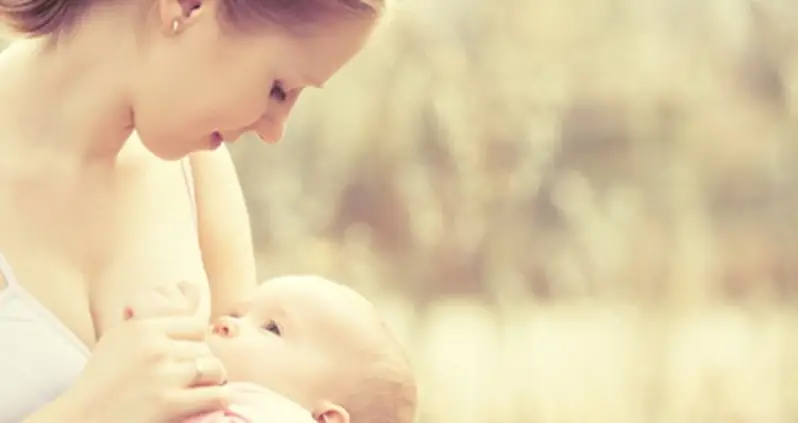 Mom Breastfeeding In Public Miffed That Everyone Is Ignoring Her