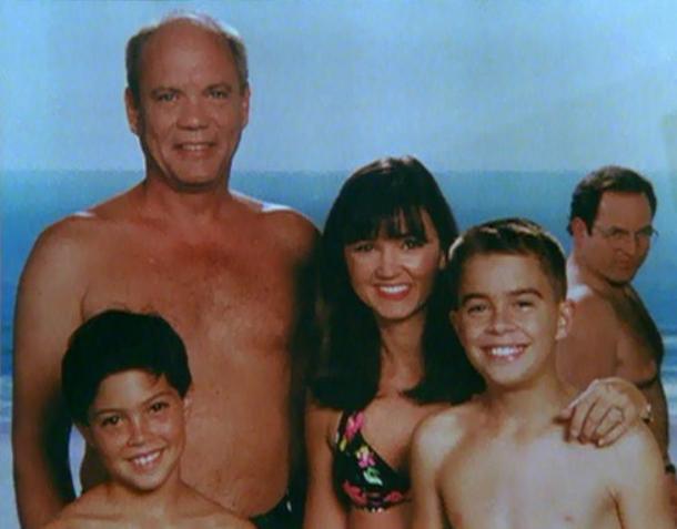 Best Photobombs Costanza Seinfeld