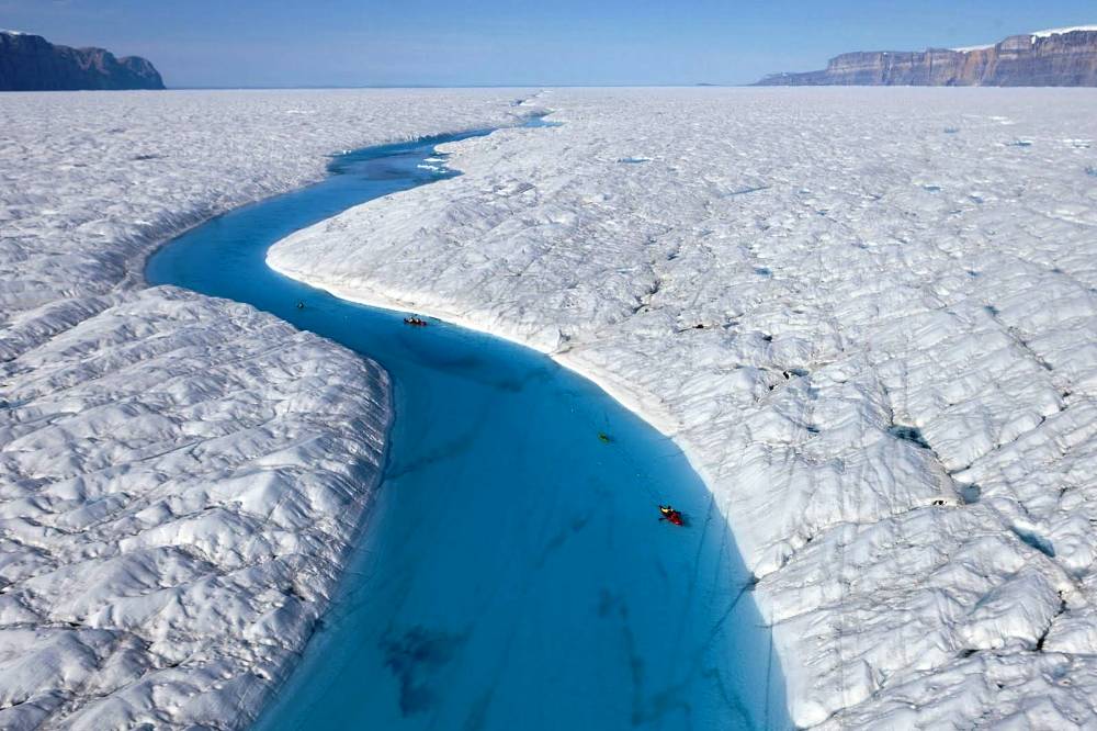 winter-kayaking-greenland