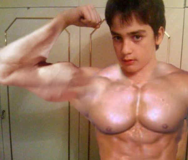 funniest-facebook-photoshop-fails-muscle-dude