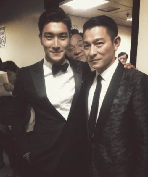 Photobombs Jackie Chan