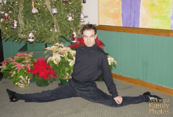 Awkward Christmas Photos The Splits